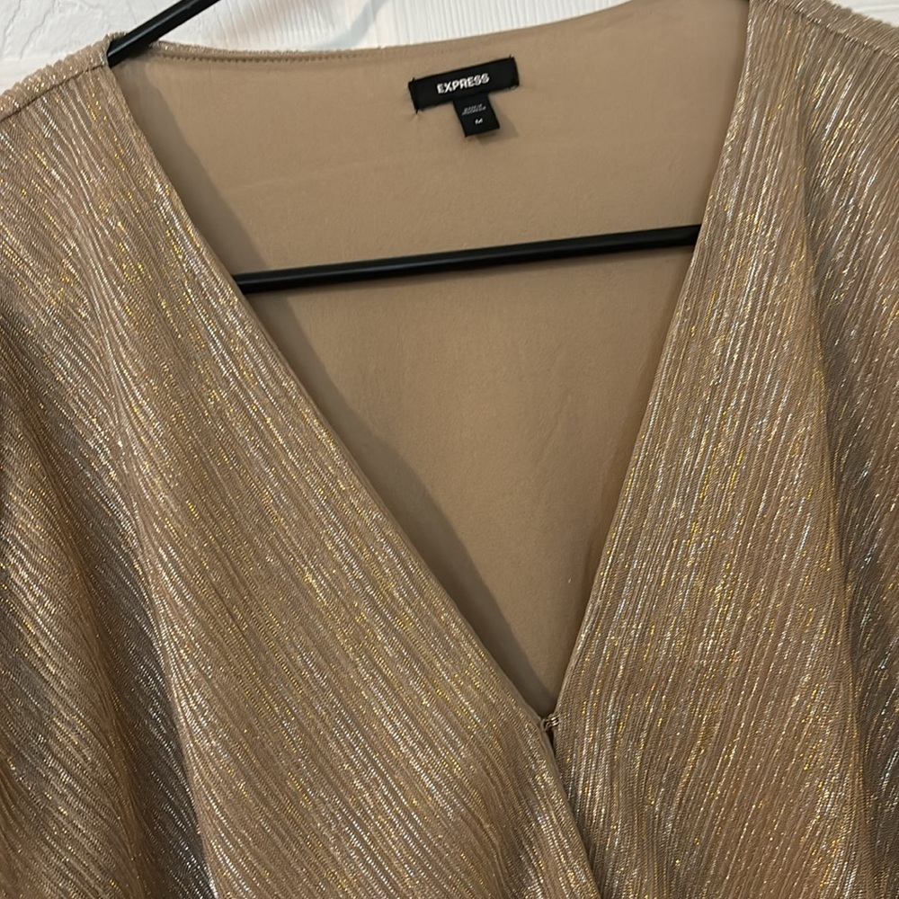 Gold vneck top - Picture 2 of 3